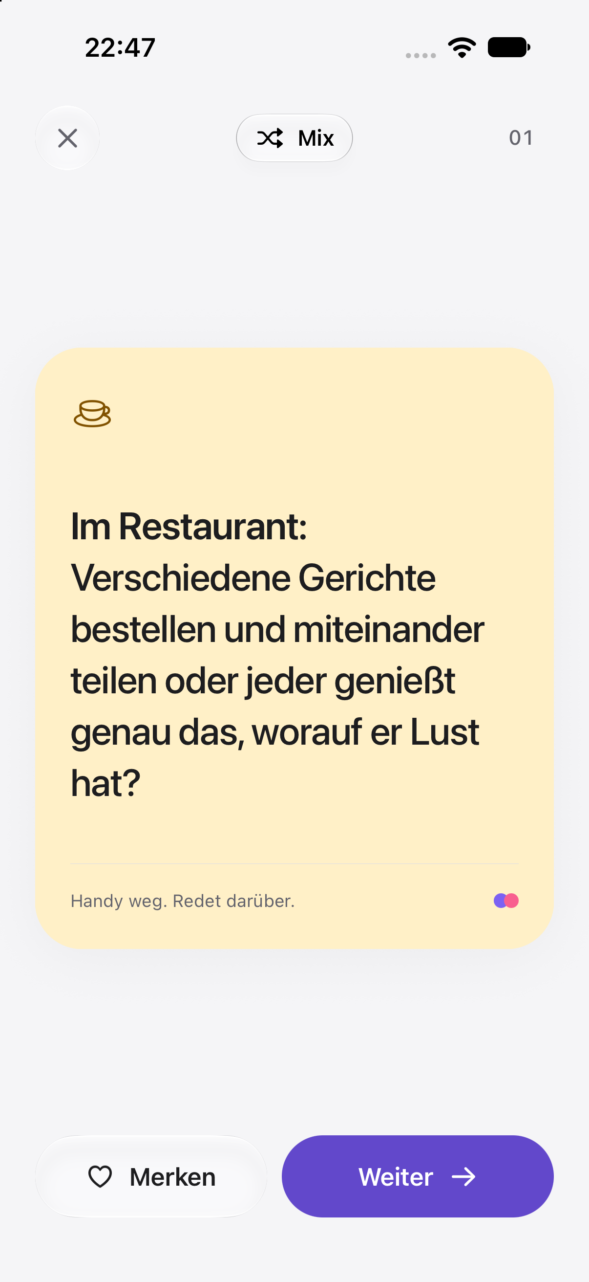 Datefragen im Modus Mix: eine gelbe Fragekarte über das Teilen von Gerichten im Restaurant. Darunter Merken und Weiter.